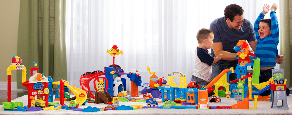 Tracks connect to other Go! Go! Smart Wheels<sup>®</sup> playsets! Tracks connect to other Go! Go! Smart Wheels<sup>®</sup> playsets!